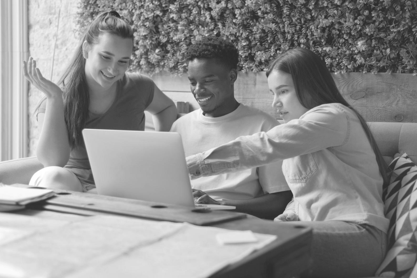 Participants lors d'un atelier d'analyse budgétaire collaboratif